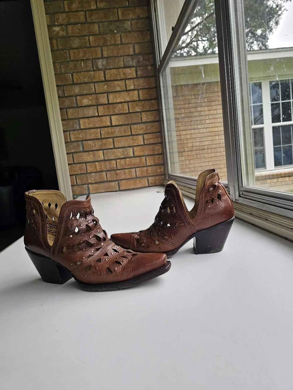 Ariat Dixon Women's Leather Studded Amber Cutout Ankle Booties - Size 7.5 - Picture 2 of 13